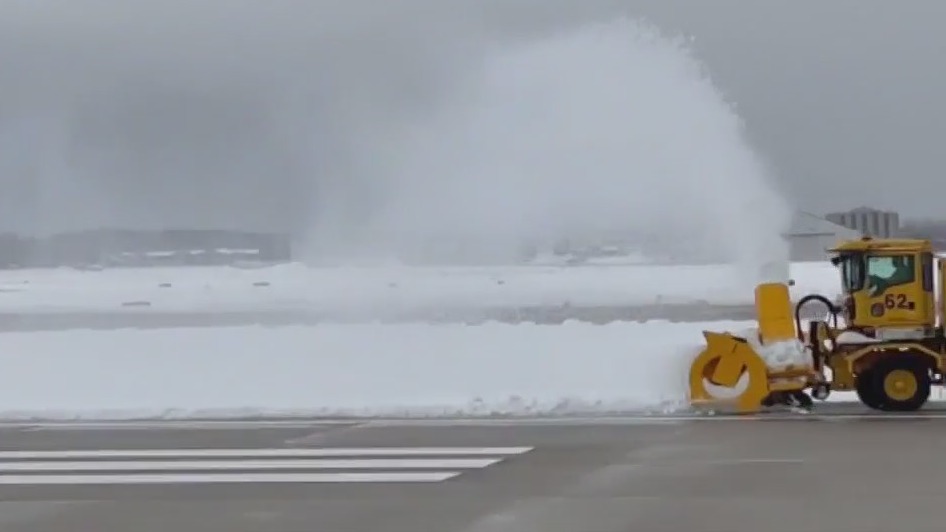 Milwaukee airport snow removal a source of pride for crews